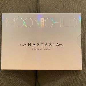 Anastasia Moon Child glow kit